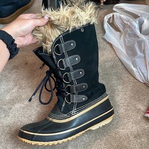 Womens Tall waterproof sorel boots with fur Black and Tan size 10